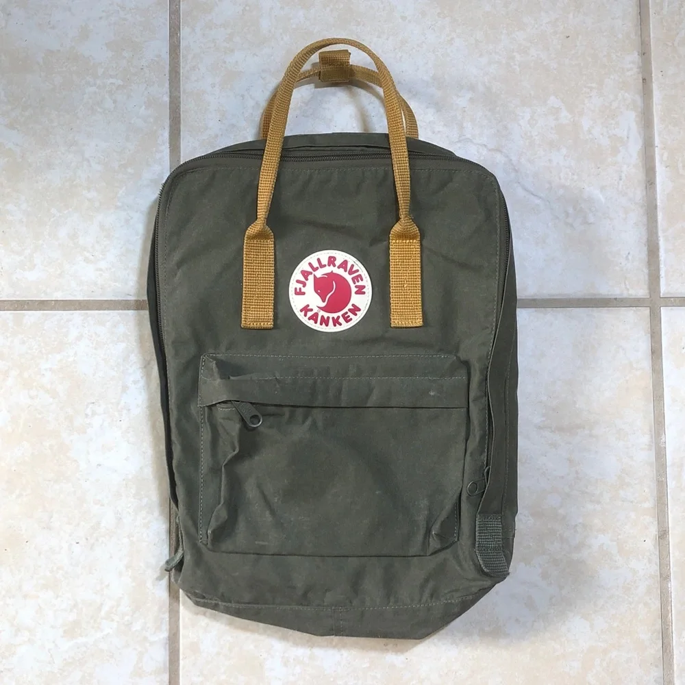 Fjallraven Kanken backpack military Green w/Yellow Handles
